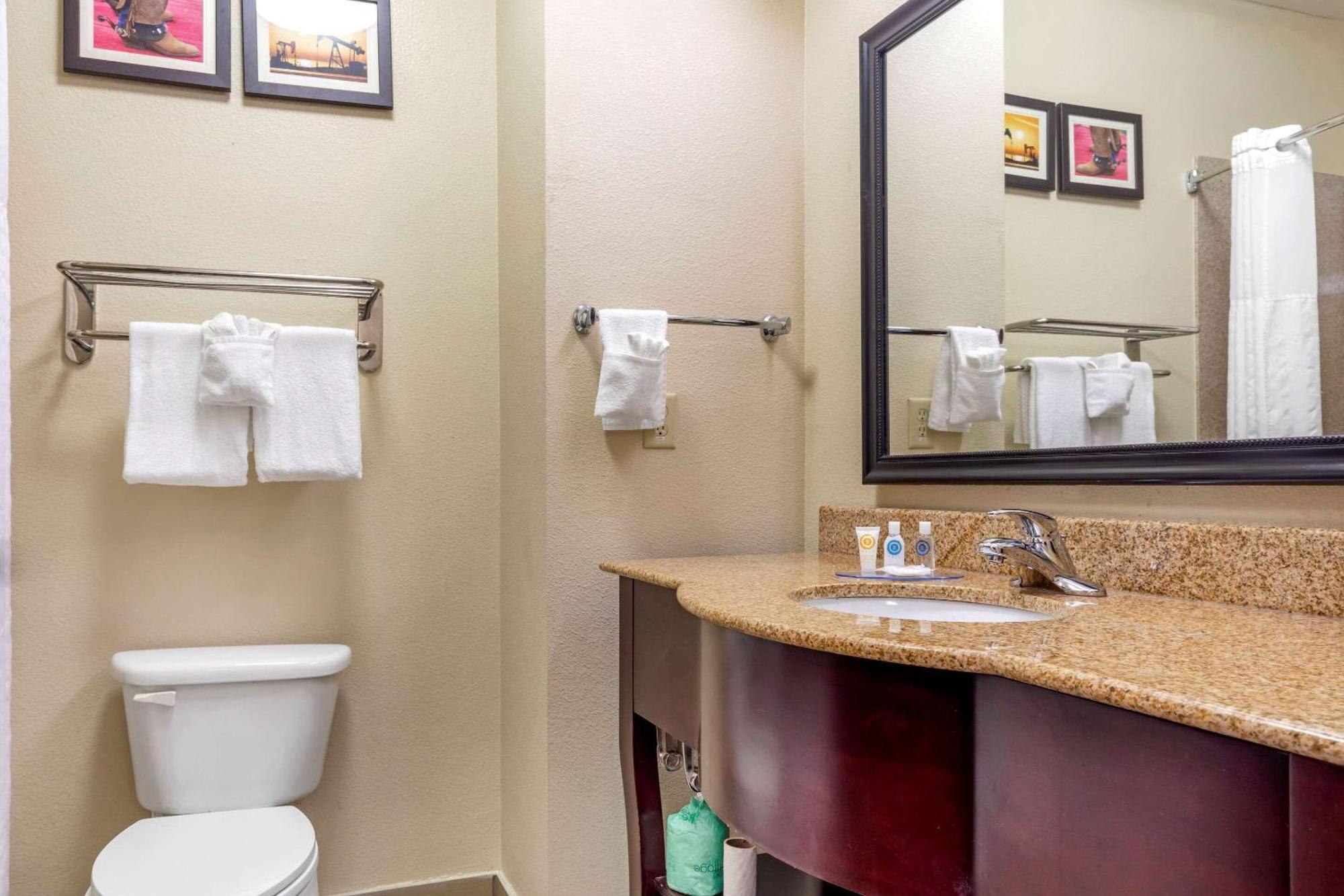 Queen Room Two Queen Beds Pet Friendly or Non-Smoking,1276201759:JPEG
